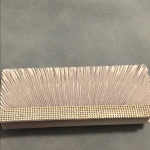 A sliver formal clutch